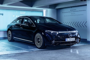 Mercedes-Benz EQS inparkeren