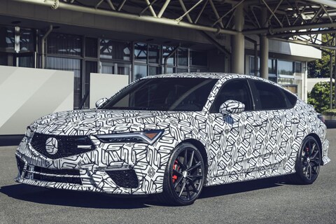 Acura Integra kijkt kunstje af bij Honda Civic Type R