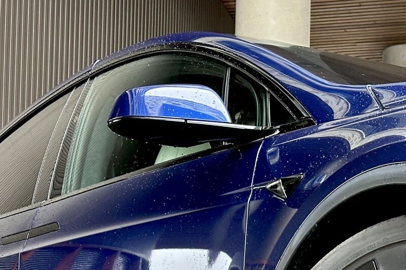 Tesla Model Y zijspiegel