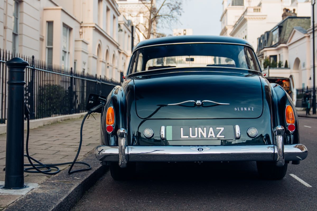 Bentley S2 Continental Lunaz