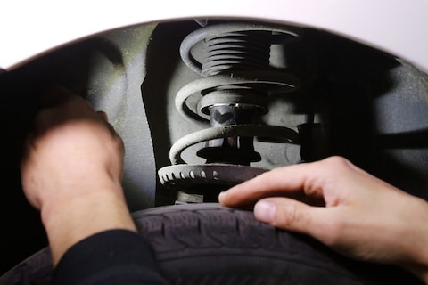 Hieraan zie je dat je de schokdempers moet vervangen