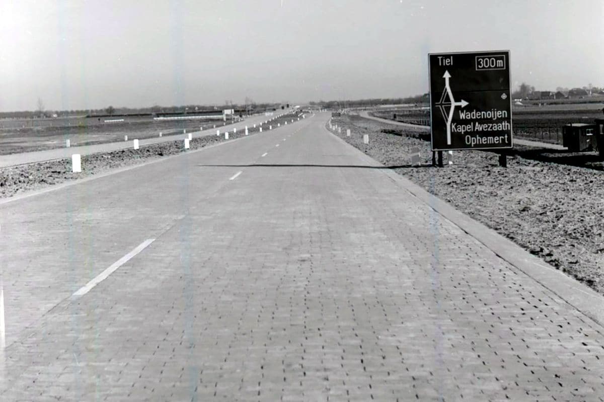 Eerste autosnelwegen A12 Tiel