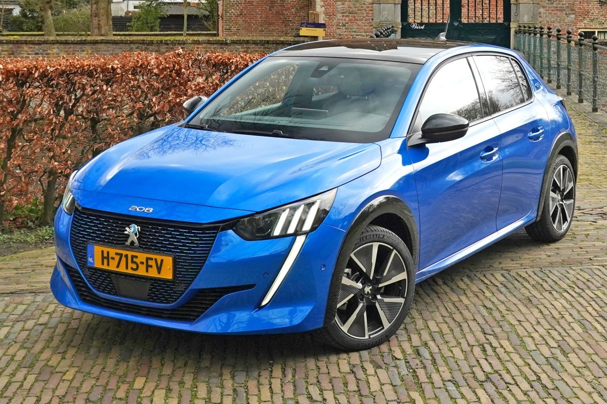 Peugeot e-208