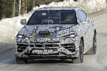 Lamborghini Urus Hybrid spyshots