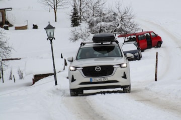 Maxda CX-60 sneeuw winter wintersport E-kenteken