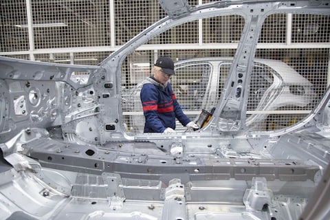 Finse autofabriek Valmet schrapt 940 banen