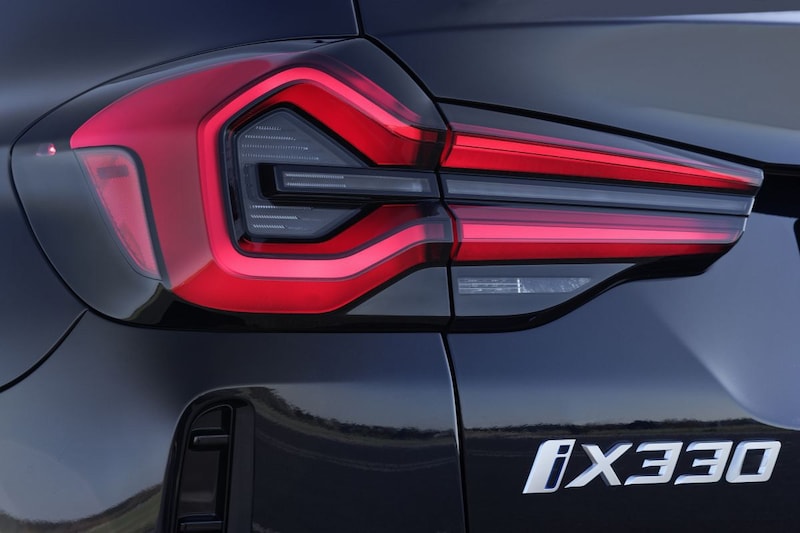 BMW ix330 photoshop