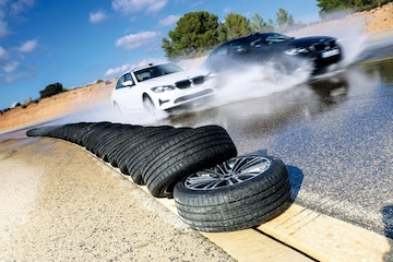 Zomerbandentest 225/45 R18 Openingsbeeld test