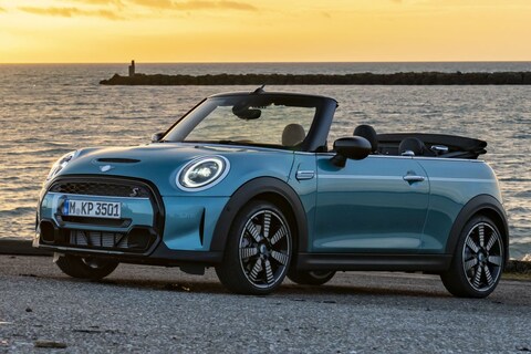 Mini kleedt Cabrio aan als Seaside Edition