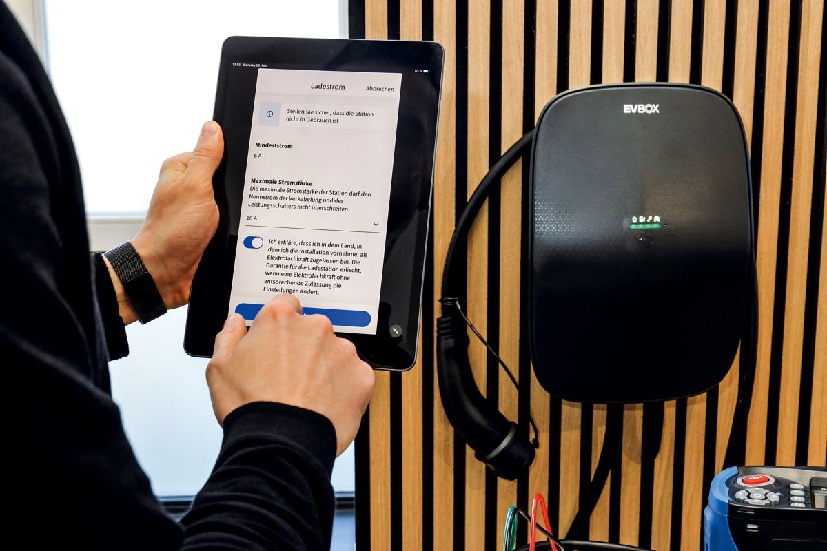 Wallbox installatie inregelen met tablet EVBox Live