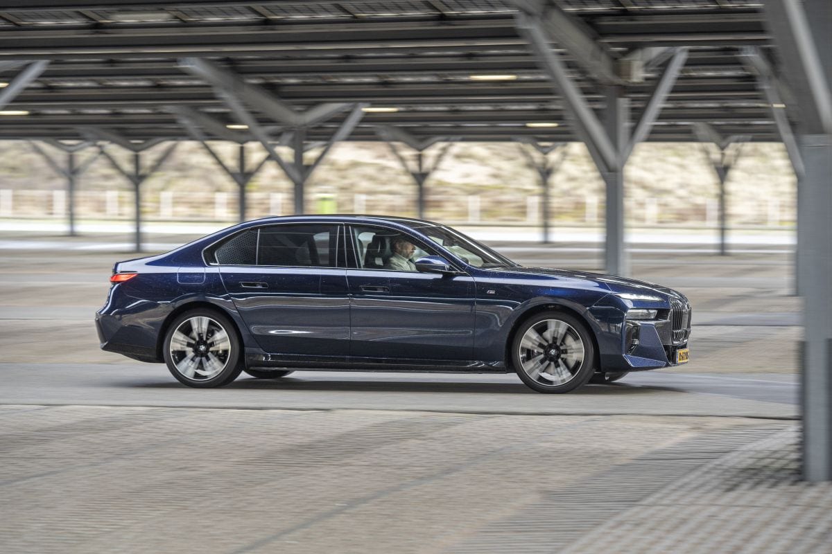 BMW i7