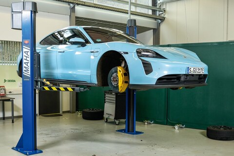 Zo komt de Porsche Taycan uit de 100.000 kilometertest van AutoBild
