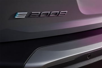 Peugeot E-2008 teaser
