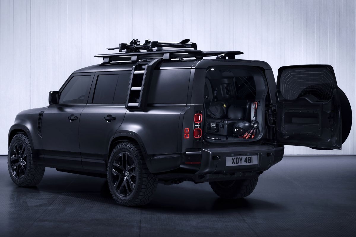 Land Rover Defender 130 Outbound