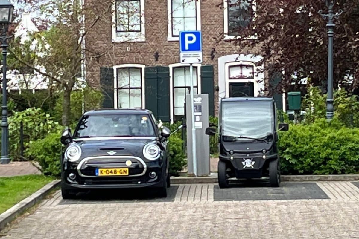 Opladen Mini en Biró