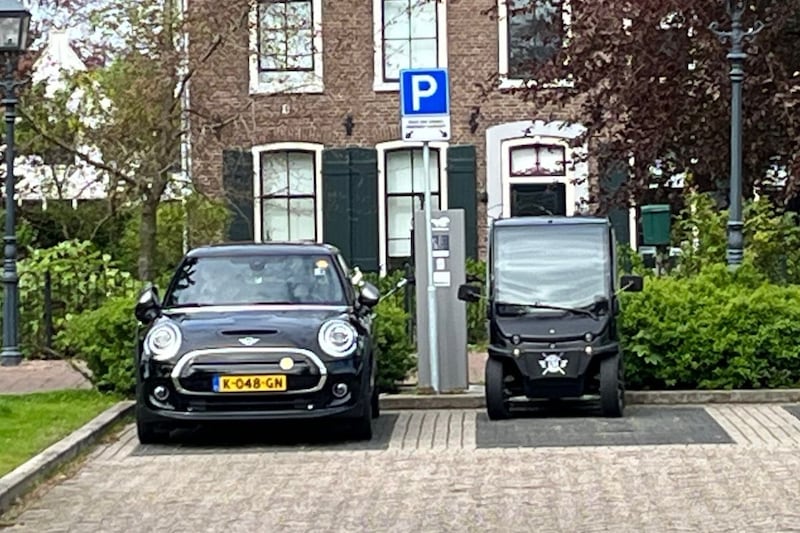 Opladen Mini en Biró
