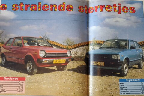 Twee oude Toyota's Starlet op de brug - Uit de Oude Doos