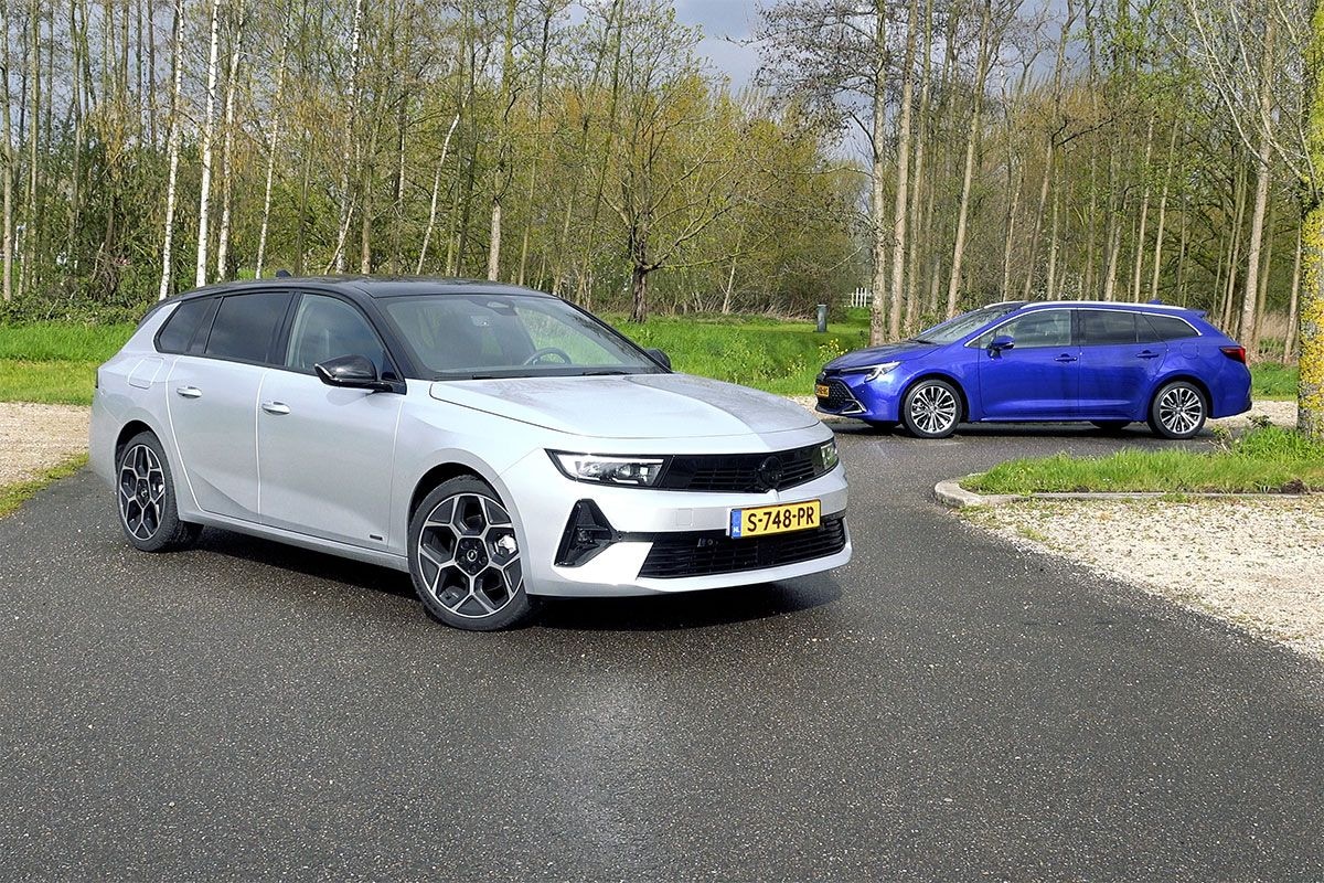 Opel Astra Sports Tourer vs. Toyota Corolla Touring Sports