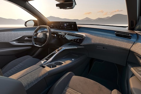 Nieuwe Peugeot e-3008 toont interieur