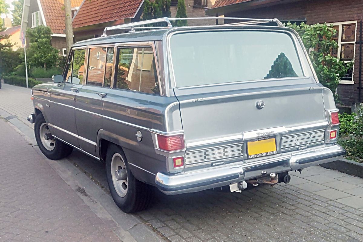 Jeep Wagoneer