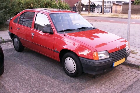 Opel Kadett (1986) - In het Wild