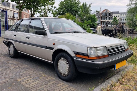 Toyota Carina II (1986) - In het Wild