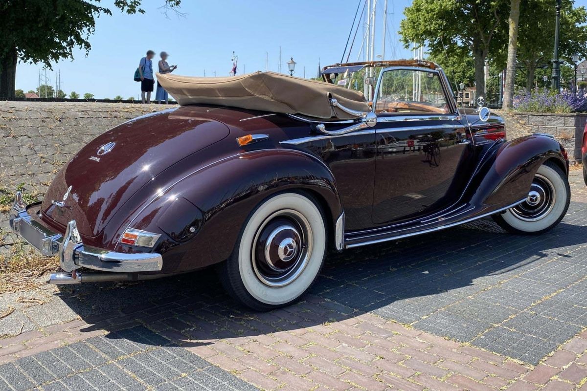 Mercedes-Benz 220 Cabriolet
