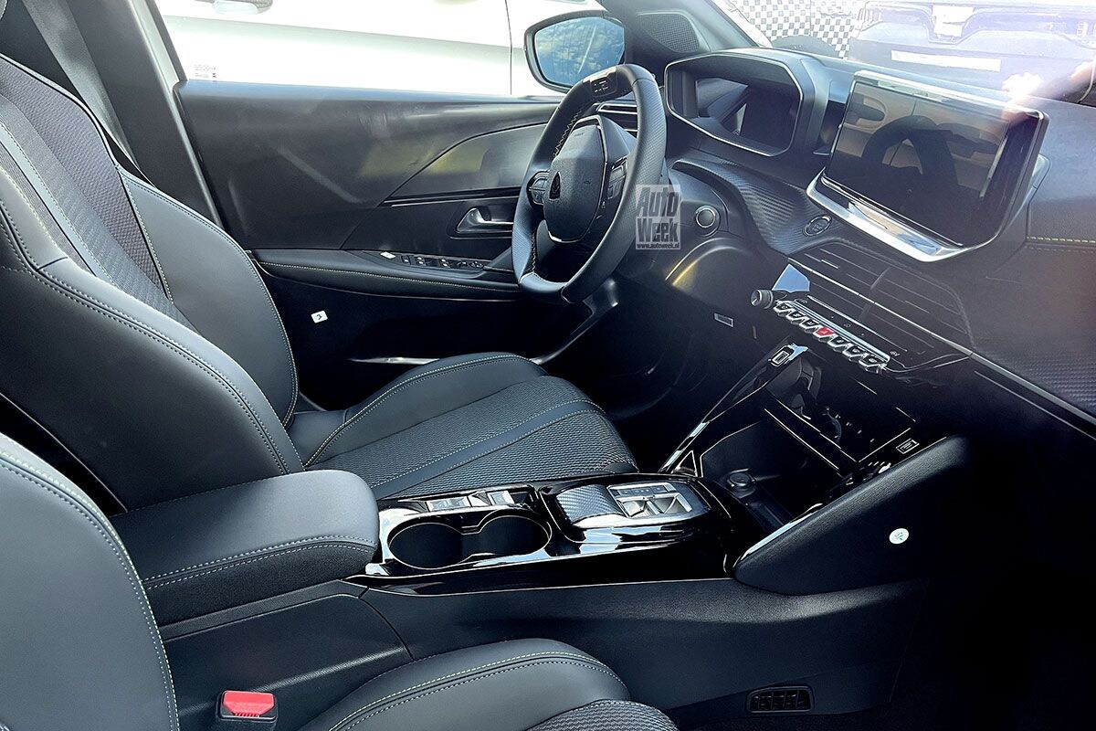 Spyshots Peugeot 208 facelift