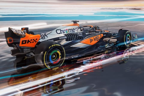 McLaren F1 deels terug in iconische kleurstelling
