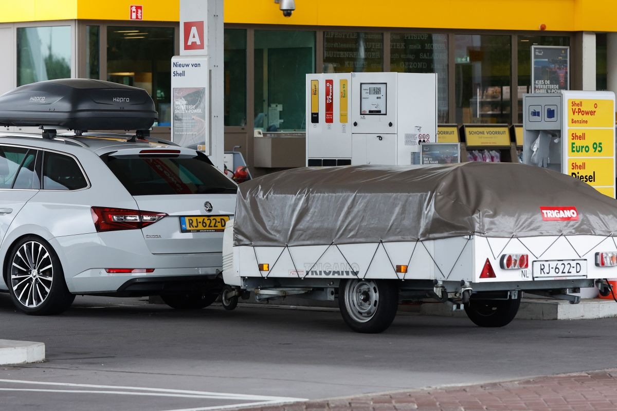 Tanken vakantie vouwwagen (ANP)
