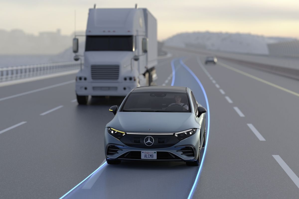 Mercedes-Benz autonoom rijkstrook wisselen