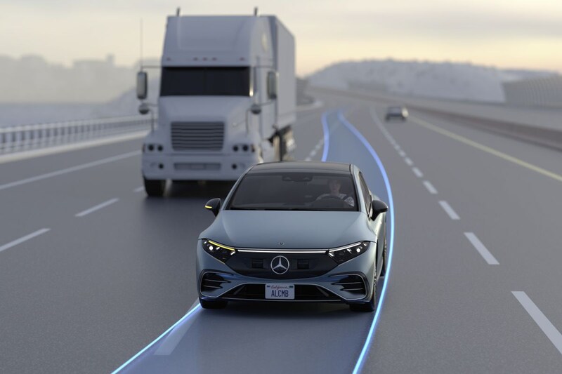 Mercedes-Benz autonoom rijkstrook wisselen