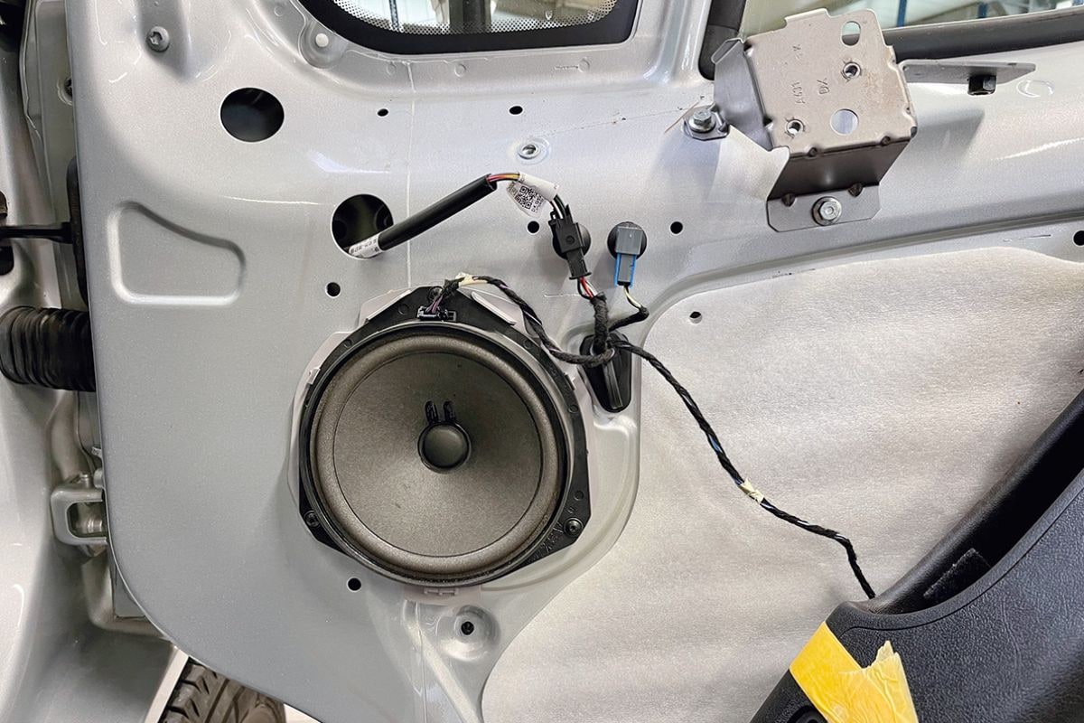 Audio upgrade camper - basspeaker in deur