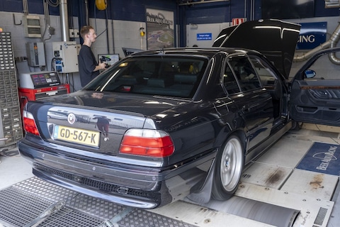 BMW 740i - 1999 - Op de Rollenbank