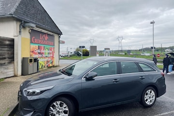Kia Ceed SW Frankrijk wegrestaurant