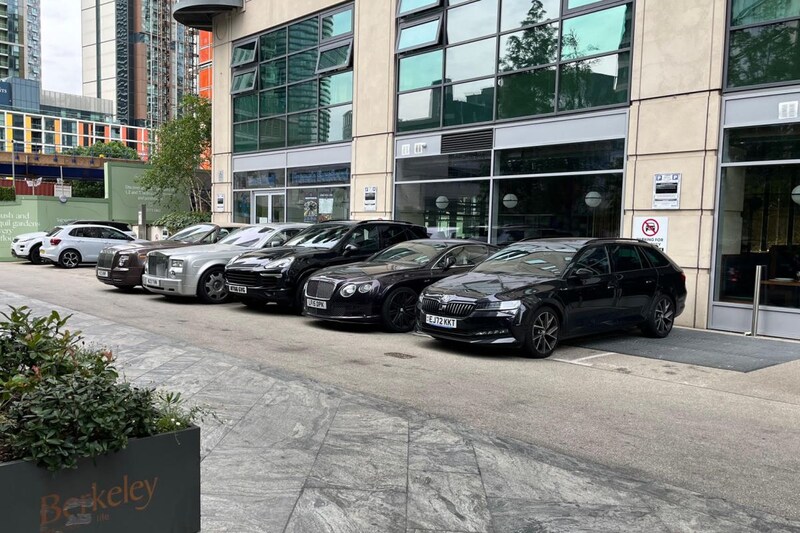 Londen Docklands Rolls-Royce Bentley Porsche