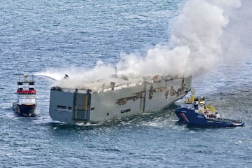 Vrachtschip Fremantle Highway in brand (ANP)