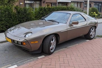 Porsche 928 S In het Wild