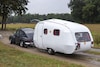 Volvo Kattenrug met klassieke caravan