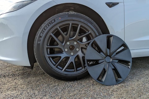 'Tesla Model 3 krijgt uitzonderlijk vaak nieuw setje banden'