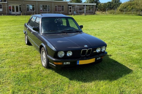 BMW M5 (1987) - In het Wild
