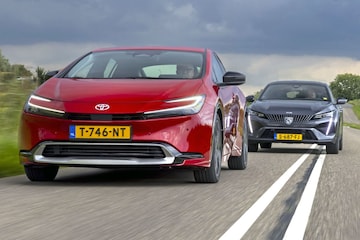 Toyota Prius vs. Peugeot 408