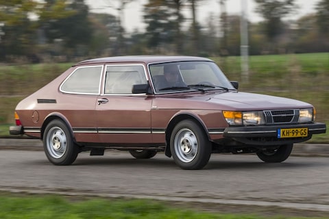 Waarom je je in een veertig jaar oude Saab 900 nog altijd veilig voelt