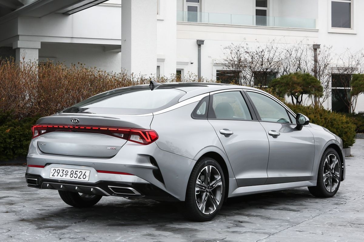 Kia K5 facelift oud nieuw