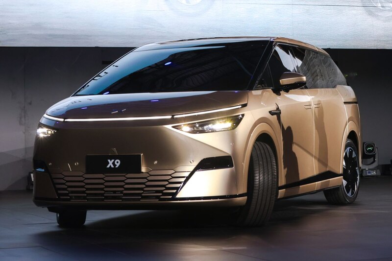 Xpeng X9