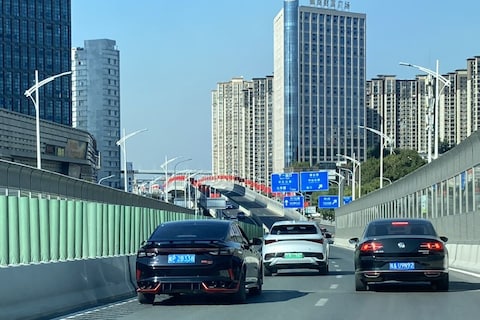 Wie in Shanghai een medeweggebruiker aangeeft, krijgt een beloning