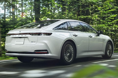 Nieuwe Toyota Crown Sedan: ook met voorliefde voor waterstof