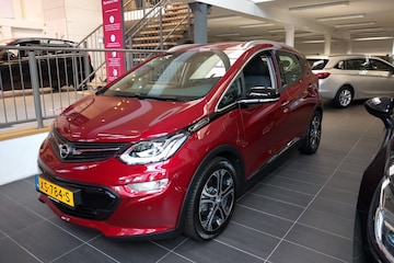 opel ampera-e showroom