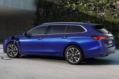 Nieuwe Skoda Superb: streepje voor op Volkswagen Passat