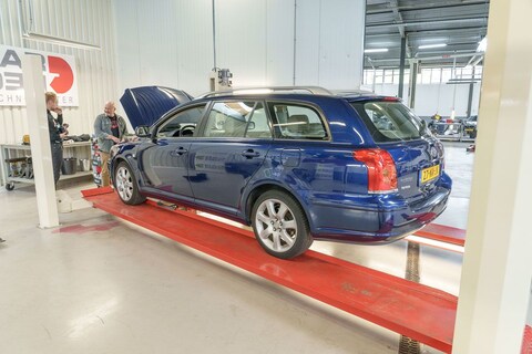 Toyota Avensis – 2004 – 356.677 km – Klokje Rond